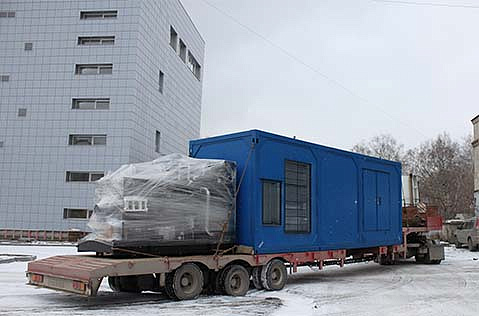 Одновременная доставка дизельных генераторов ЭТРО открытого исполнения и в утепленном контейнере на трале