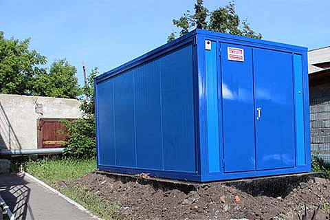 Контейнер с дизельной электростанцией установлен на фундамент (вид сбоку)